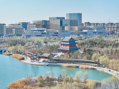 雄安新区金湖公园内的仿古建筑群（3月16日摄，无人机照片）。